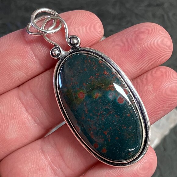 Beautiful Heliotrope Bloodstone Pendant Stone Crystal Jewelry - Picture 5 of 10